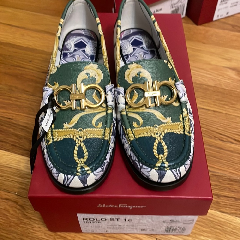 Ferragamo Rolo loafer. Green and gold. Size 5.5D